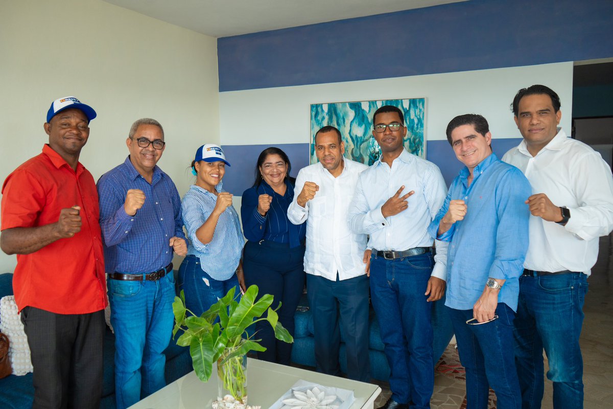 JSocialDO's tweet photo. Intensificando nuestros esfuerzos para fortalecer nuestro partido en La Romana, trabajamos de la mano de los candidatos que presentamos en diversas demarcaciones de esta provincia. https://t.co/T37IuGk7qE