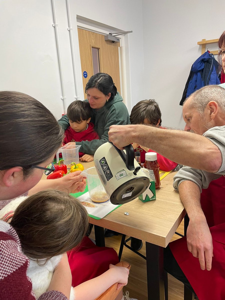 Penclawdd's tweet photo. In Cooking Club today with @sharingtablecy1 we prepared vegetables by cutting carefully, to make a super healthy and tasty pot noodle. We even ate with chop sticks🥢#PencHCI #PencASC #Penccomm https://t.co/E8SdTBqaCV