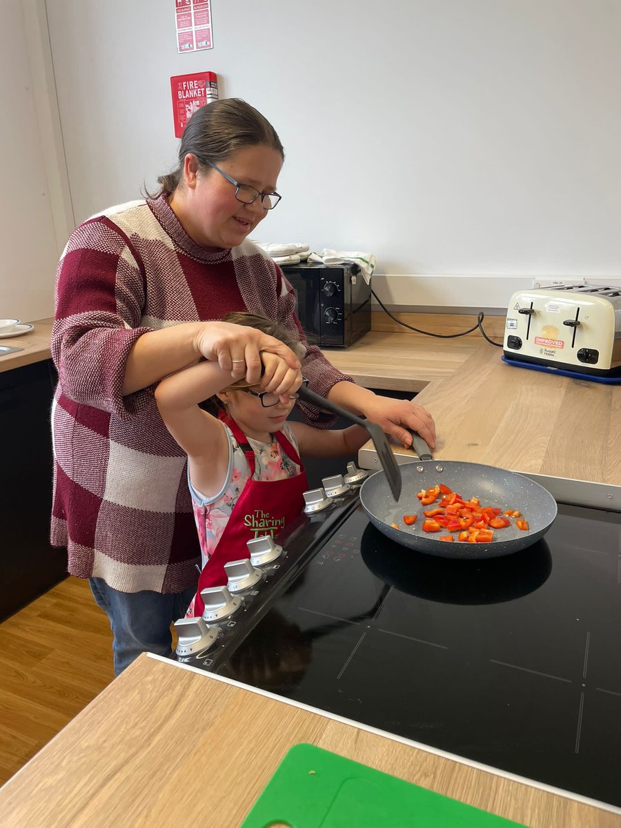 Penclawdd's tweet photo. In Cooking Club today with @sharingtablecy1 we prepared vegetables by cutting carefully, to make a super healthy and tasty pot noodle. We even ate with chop sticks🥢#PencHCI #PencASC #Penccomm https://t.co/E8SdTBqaCV