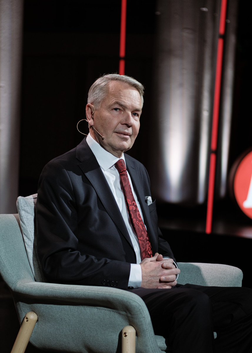 Presidentiltä odotetaan arvojohtajuutta. Meiltä ehdokkailta kysytään niin lakoista kuin susistakin. Hyvä niin. Kysyjät ansaitsevat vastauksensa. Kansalaisilla on oikeus tietää, millaiseen arvopohjaan tuleva presidentti nojaa.
<a href="/iltasanomat/">Ilta-Sanomat</a> #vaalitentti