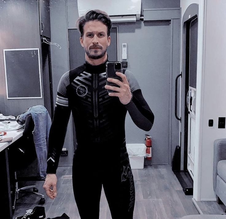 𝐋𝐢𝐚𝐦 𝐑𝐢𝐝𝐥𝐞𝐲 (@detetivexridley) on Twitter photo 