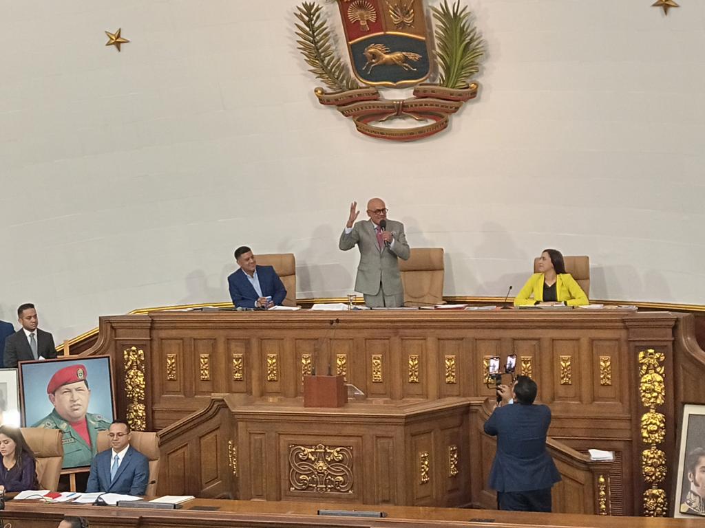 #30Ene || Presidente de la AN, diputado, Jorge Rodríguez: 

"Todavía creen que pueden tomar decisiones a cuenta de su poderío, chantaje, de su soborno, secuestro y robo que hicieron al oro de Venezuela. Estoy seguro de la esplendorosa lección que dará el pueblo de Venezuela.