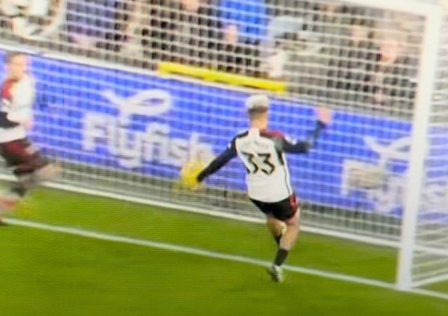 paddypower's tweet image. VAR: ‘Yes, Antonee Robinson has handballed it on the line but we’ve checked the club badge, and as it would’ve benefitted Everton football club, it’s no penalty. Play on.’