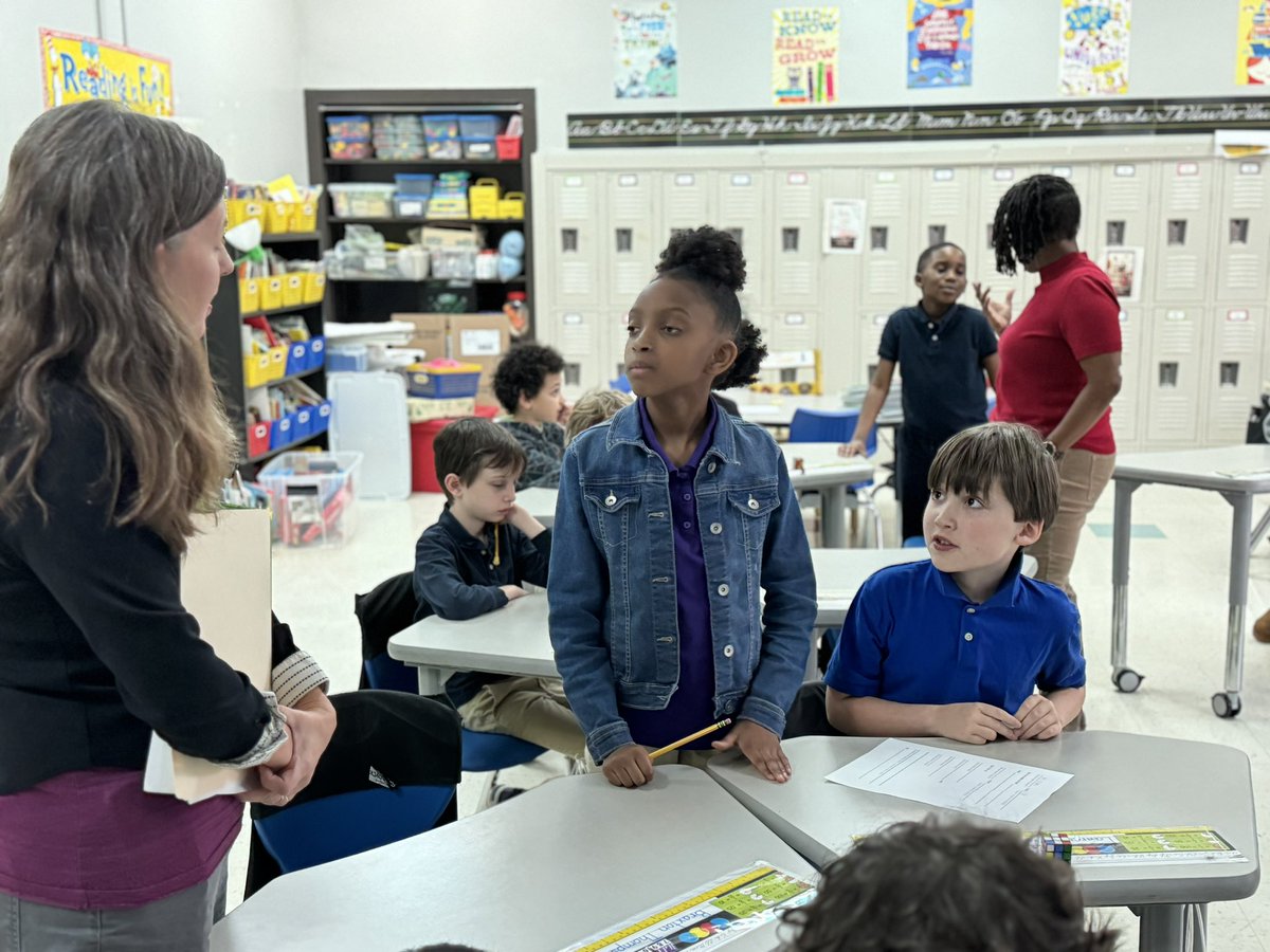 🎨🌟 3rd graders at Warner Arts Magnet are diving into 'Cenicienta' with TPAC's Amanda Roche! They're crafting poems, learning Spanish, and expressing themselves through art. 📚✨ Schedule a tour! (615) 291-6395. K-5 Options application open through Feb. 9th🏫🎒 #CreativeLearning