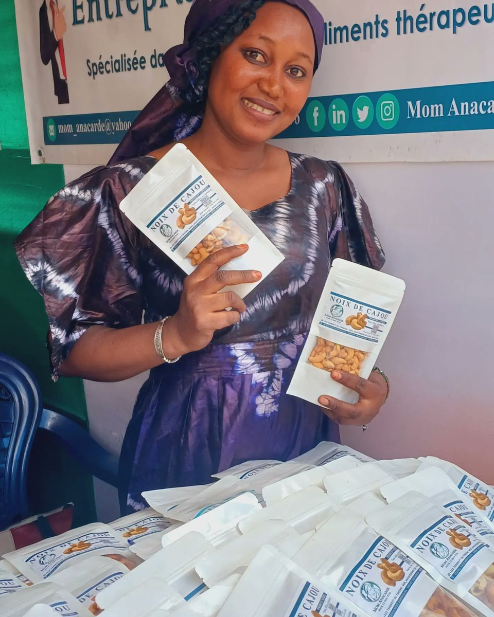Salikatraore's tweet photo. C'est reparti sous le ciel bleu de la cité des Balanzans sous la couleur de festival sur le Niger. Rendez-vous à la Stand d'exposition pour nous retrouver #momanacarde https://t.co/6B1aOxvypt