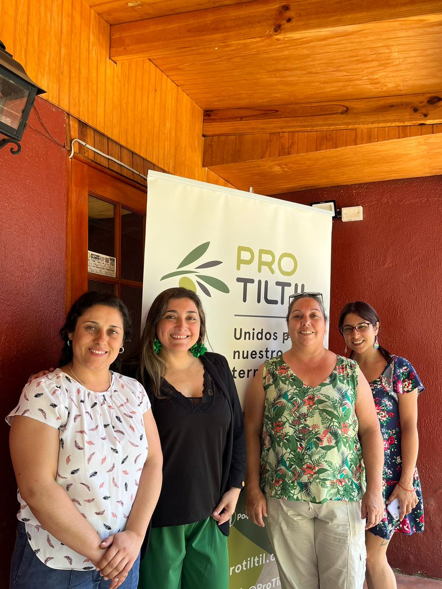 PRODEMU's tweet photo. #AgendaConTodas 🪴

Nutrida visita de la Directora Nacional de Prodemu a las mujeres de Til Til 🙆🏾‍♀️. Primero, sostuvo una provechosa reunión con el alcalde Luis Valenzuela y luego conversó de manera cercana con las participantes de nuestro programa junto al @Gob_Santiago #Promueve https://t.co/A957kc5ZbX