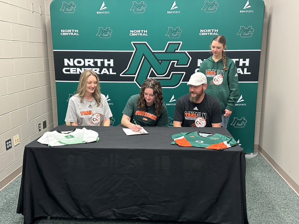 Tdavid_21's tweet photo. North Central’s @BrynnVarner9 makes her college pledge official. Varner will continue her academic and volleyball career at Lincoln Trail College … https://t.co/jB3R8GneEG