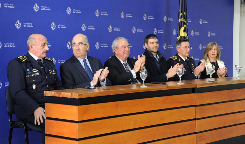 Uruguay hoy afirma que los ciudadanos legales son extranjeros residentes en Uruguay con ciertos derechos civiles y políticos ampliados. Sin embargo, de acuerdo con la política uruguaya actual, no son nacionales. El país afirma que no son miembros de la nación o de la familia