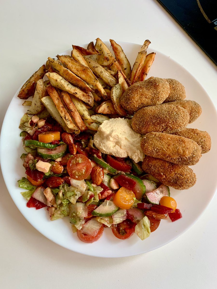 MsInefable's tweet photo. Un día más comiendo pasto y césped como buenos veganos🌱 https://t.co/1tGmtktGhd