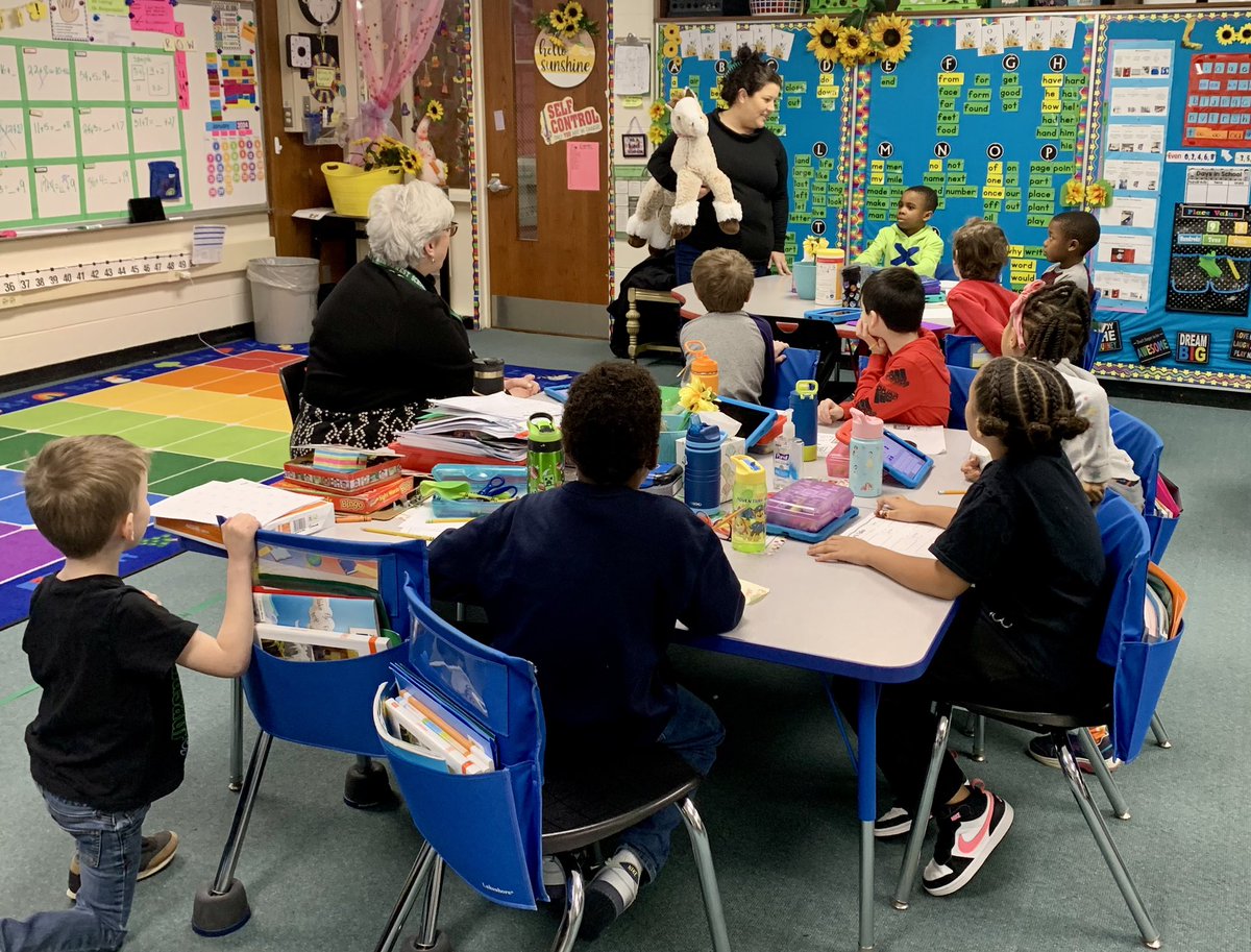 Our AP @MsFrankoEP sure knows how to excite the students with her attendance initiative! The students earn a visit from our mascot for having outstanding attendance! 🐴💛💚 #BeEvergreen