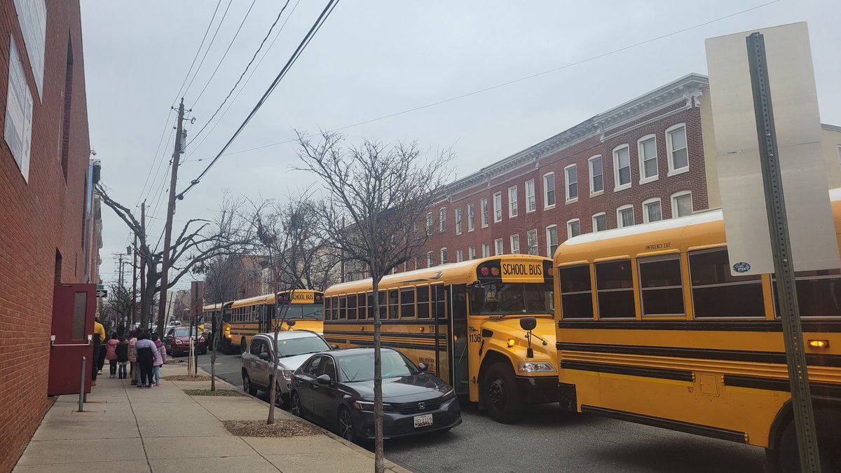 PrincipalShepp's tweet photo. Today our school went to the Aquarium 🥰 My first whole school field trip 😊 #TheGDubbWay #ThisIsHowWeDoIt
#FirstYearPrincipal
#CitySchools
#BCPSS #WhyBeLess #WhenYouCanBMore #BaltimoreCity https://t.co/jF447zT9ep