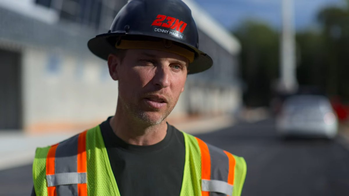 STaranto92's tweet image. wow can't believe @dennyhamlin got cast in the Bob the Builder movie thats really cool #NASCARFullSpeed