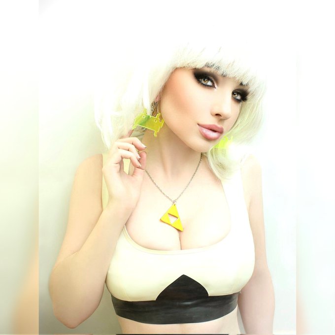 Invading your space with some latex and geek star costuming jewellery 👾 Lil throwback to a set I did<a href="/tag/latexdesigner"class="tags"><span>#latexdesigner</span></a>