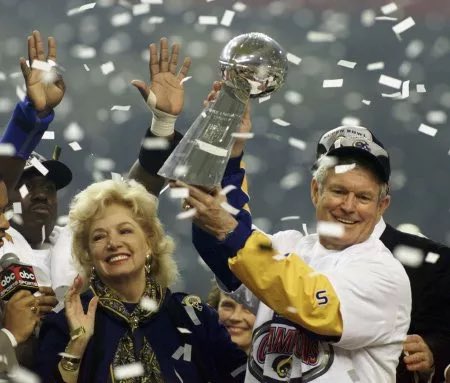 STLRamsHistory's tweet photo. The St. Louis Rams outscored their opponents 526-242 in the 1999-2000 Super Bowl winning season. At the time, it was only the fourth team since the adoption of the 16-game schedule, and sixth since 1950, to outscore their opponents by at least 250 points in a season. #stlrams https://t.co/qzhMvqBeDk
