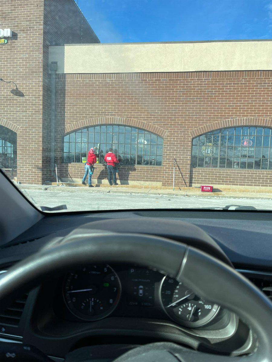 fishwindowclean's tweet image. You pulled up to your FAVORITE local spot and see your FAVORITE local window cleaners. 🫶🚘 #LocalFavorite