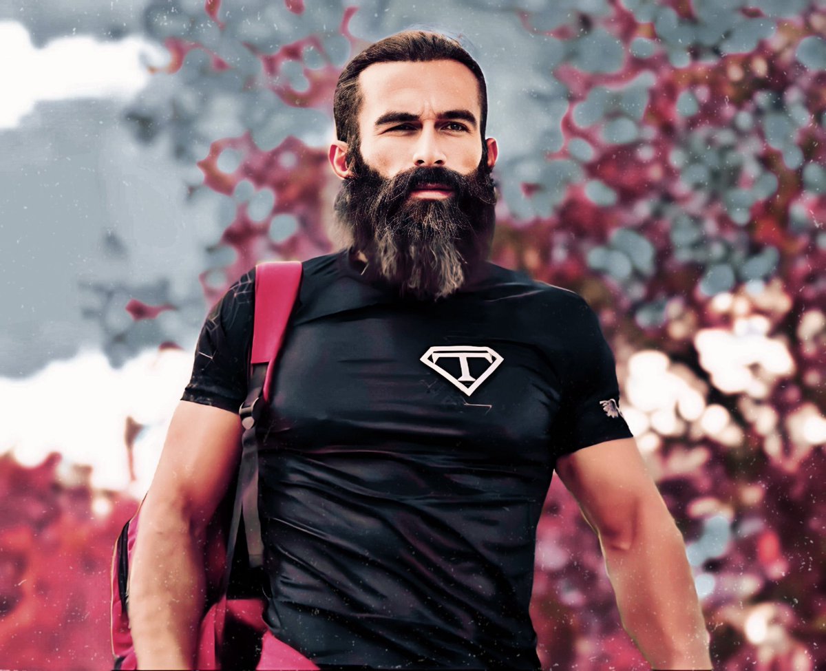 #Turabi kral geri döndü 
Yarışmayı o kazanır herkes kralın kim olduğunu bilecek #acun #OTDirecto30E #darbeoldu #thicktrunktuesday #seda #berna #tv8