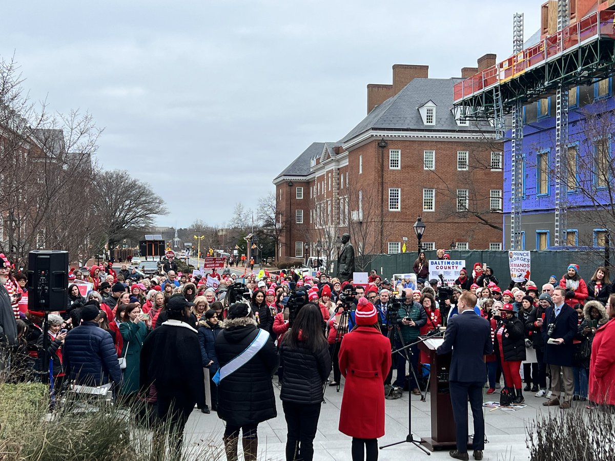 At MD Capitol in Annapolis w gun sense champions from the #MDGA24 &amp; <a href="/FerrellZabala/">Angela Ferrell-Zabala (she/her)</a> who motivate us to keep working on gun violence prevention. Incredibly thankful to have gun sense leaders, <a href="/GovWesMoore/">Governor Wes Moore</a> &amp; <a href="/LtGovMiller/">Lt. Governor Aruna Miller</a> support #CommonSenseGunLaws.

#MDPolitics
<a href="/MomsDemand/">Moms Demand Action</a>