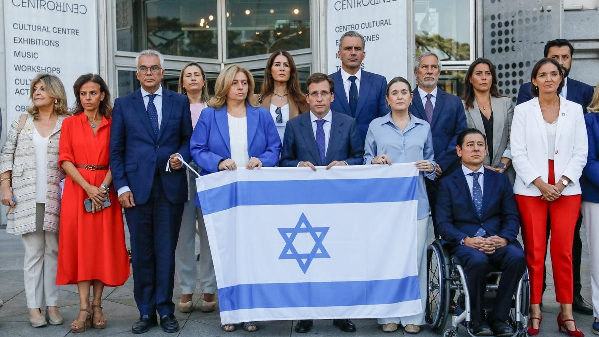 Manos manchadas de sangre 😡🤬🥵👇😲🤢🤮🫣😳☠️☠️☠️ #pp #madrid #almeida #ayuso #ayusoaprision #NoOlvidamos #partidopopular #israelterroriststate #israelterrorist #terrorists #NetanyahuTerorrist #BoicotIsrael #netanyahou_biden_are_terrorists_and_war_criminals #freegaza 🕊️🇪🇭🇪🇭