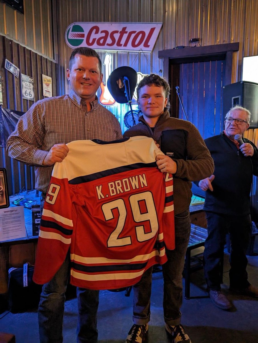 OkotoksBisons's tweet photo. A massive thank you to Big Sky for hosting our Player & Jersey Auction, and all of our fans who came to support us, THANK YOU! We even saw some fans at our games this last weekend wearing our auctioned jerseys! #ONEBIGBISON https://t.co/UBKEbBetyZ