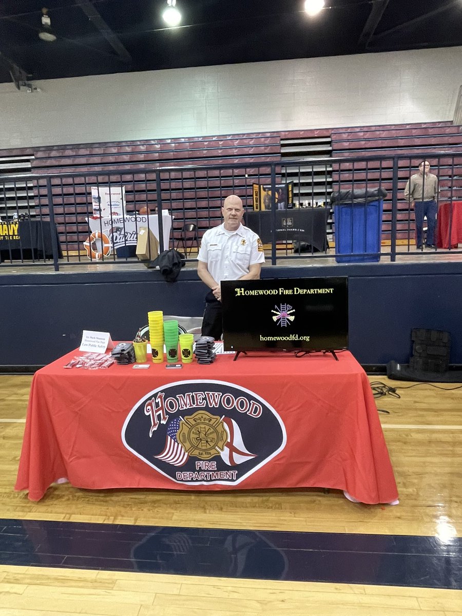 HomewoodALFire's tweet photo. Today, the Homewood Fire Department had the opportunity to attend Homewood High School’s Career Day.  It just so happened that HFD was set up next to the Alabama Fire College table, which worked out great. https://t.co/yzuZIChhAo