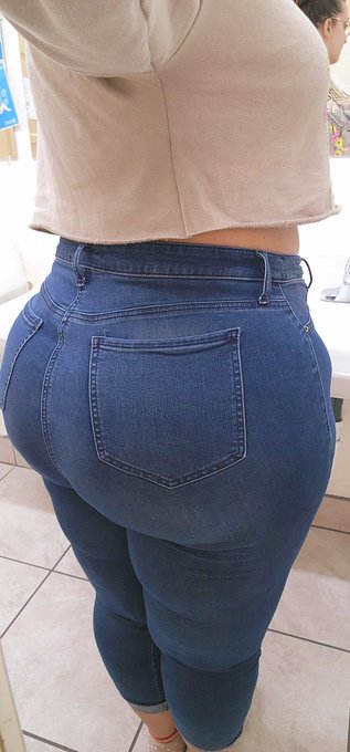 ($9 No PPV) Tushy Tuesday  All Natural: Thick Thighs, Phat Ass, &amp; a Small Waist 🤪 😋  Exclusive Pics on