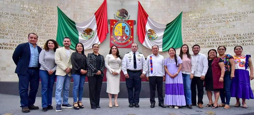 SergioLopez_S's tweet photo. En el marco de la glosa del 1er Informe de Gobierno del Titular del Ejecutivo, compareció este día el Secretario de Seguridad y Protección Ciudadana, Capitán  de Navío, Ivan García Álvarez (@IvanGarcia_A), quien informó ante las comisiones legislativas los avances, restos y resultados realizados en esta administración.

Desde el Poder Legislativo seguiremos trabajando coordinadamente para que se garantice la seguridad y paz a los oaxaqueños y se continúe dignificando la labor policial. 

#LXVLegislatura 
#ComparecenciasOax