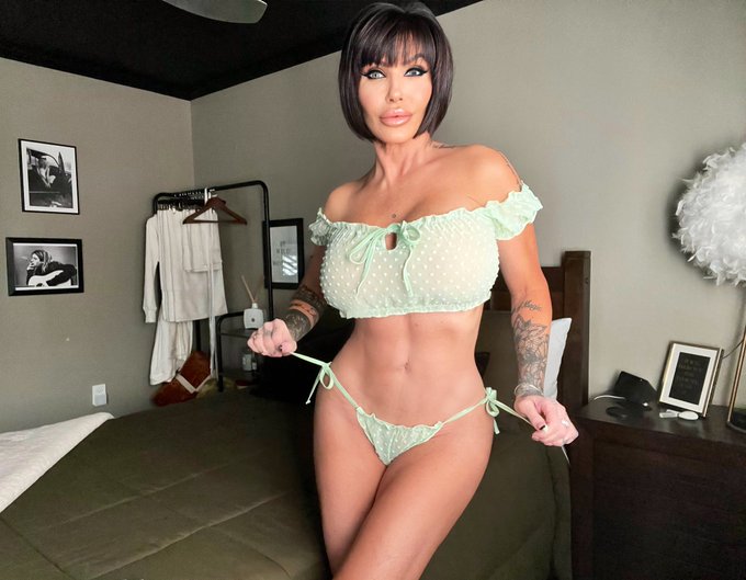 Want more of me??? I&rsquo;ll meet you in my DMs 🤍 https://t.co/N9bEkTYAlH https://t.co/NPzSag8PqO<a href="/tag/family"class="tags"><span>#family</span></a><a href="/tag/goodtimes"class="tags"><span>#goodtimes</span></a><a href="/tag/weddingcrashers"class="tags"><span>#weddingcrashers</span></a><a href="/tag/lotsofla"class="tags"><span>#lotsofla</span></a>