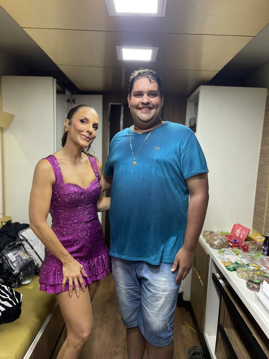 deraldoneto_'s tweet photo. E, finalmente, o nosso encontro aconteceu! ♥️♥️
@ivetesangalo @centraldaveveta https://t.co/Sg7okR38VL