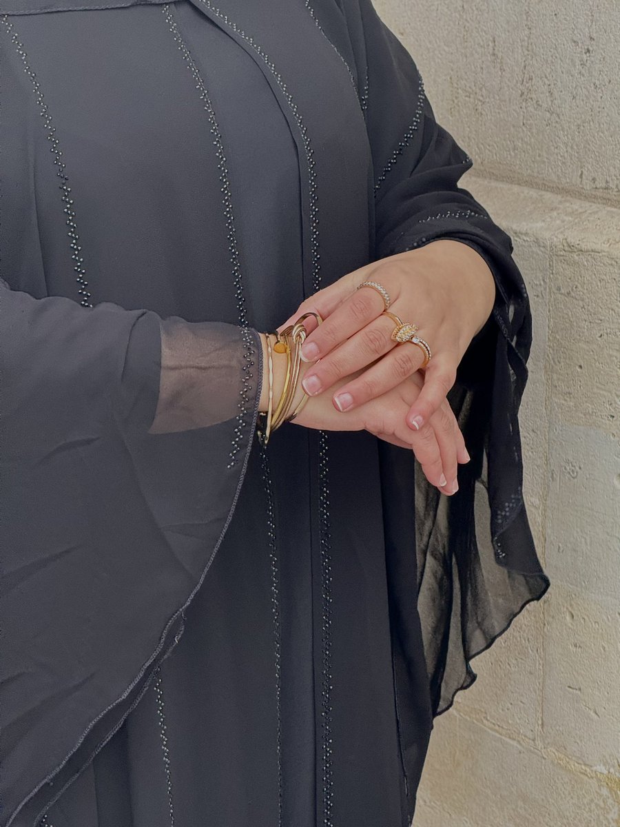 halaldressing's tweet image. khaleeji aesthetic 🖤✨