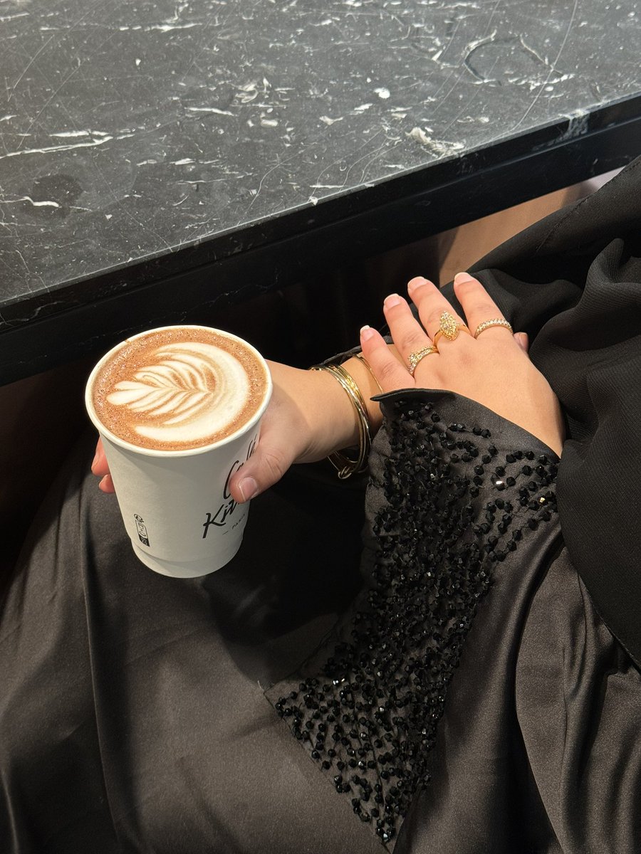 halaldressing's tweet image. khaleeji aesthetic 🖤✨