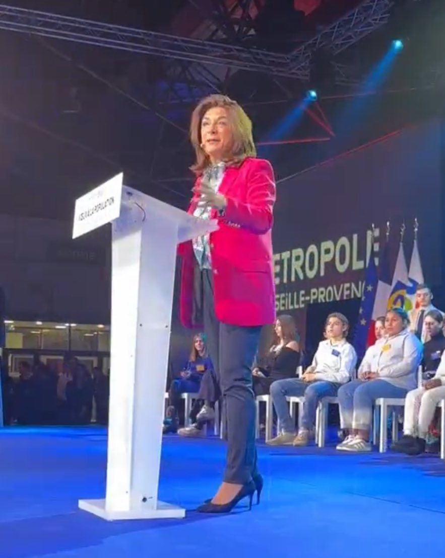 Présent aux vœux de <a href="/MartineVassal/">Martine Vassal</a>  la très dynamique Présidente de <a href="/departement13/">Département des Bouches-du-Rhône</a> &amp; <a href="/AMPMetropole/">Métropole Aix-Marseille-Provence</a> 
Quel succès !!!!
Volonté, Sobriété, Clarté, Ambition, Compétences sont autant de mots qui me viennent à l’esprit après cette belle allocution !
Bravo !