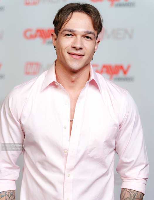 Walking the red carpet at @GayVN with cast and crew for @NextDoorStudios @CastingNextDoor @FilmsDisruptive<a class="tags" href="/tag/gayvn">@gayvn</a>