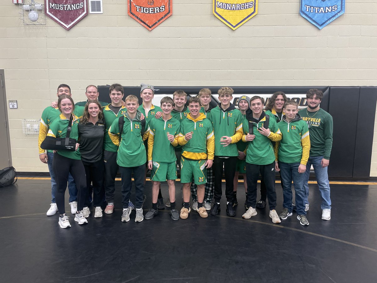Hounds wrestling in action tonight at home against Plattsburgh and South Harrison! Start time is 5:30. 

‼️ Seniors will be also be recognized tonight ‼️

Streamed on: youtube.com/@spoofhoundath…