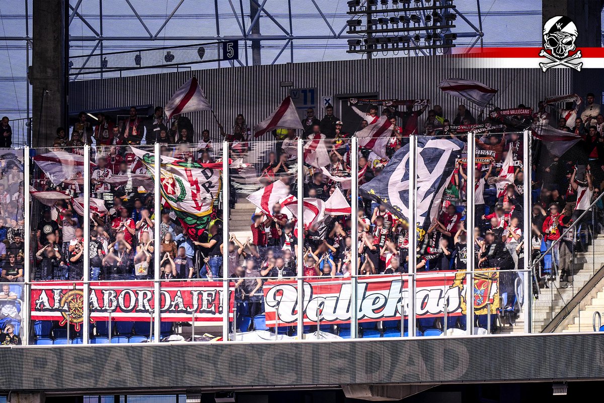 bukaneros92's tweet photo. Otro año más, la calavera volvió a Anoeta.

Para recordar 25 años después a Aitor Zabaleta, honrando su memoria y sin dejar caer su imagen en el olvido.

Para honrar el año en el que nuestra pasión dio su primer paso y hacer que Vallekas siga latiendo en franjirrojo. https://t.co/1x0HP99OXt