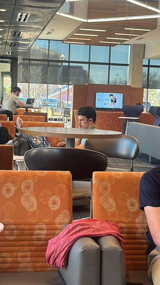 jake_kramer11's tweet photo. never seen a man pull off a green polo like tyler schmidt does @__schmiddty__
#workaholic #student #manofbusiness #manofstyle https://t.co/z1bEPoe58W