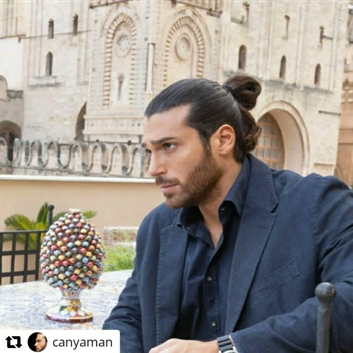 A lindeza, competência, elegância e um sorriso inigualável que só ele tem! 
#CanYaman 
#ViolaComeIlMare2