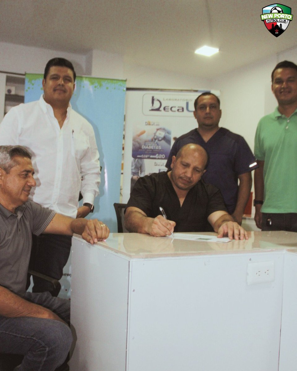 NewPorto_Fc's tweet photo. Firma de convenio con Laboratorio Clínico Decalab. ✍🏼✅
#newporto2024 #DECALAB https://t.co/9SFNCCXhuK