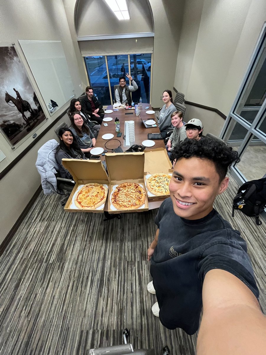 Our lab journal club is back. Today we learnt about prodrugs and enjoyed pizza from One Guy from Italy 🇮🇹 🍕 

#biomedicalresearch #newPI
