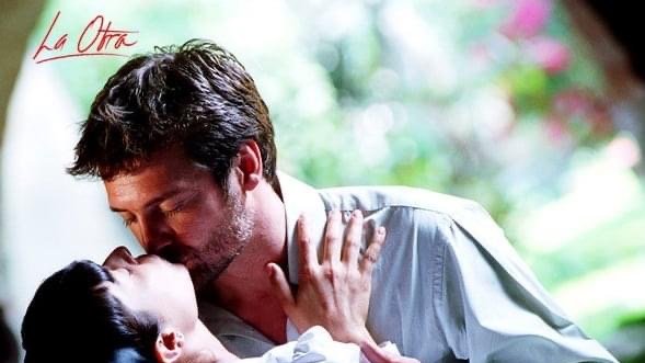 detlnovelas1's tweet image. #LaOtra (2002) regresa el LUNES 4 de MARZO a @tlnovelastv con Yadhira Carrillo, Juan Soler, Jacqueline Andere, Sergio Sendel, Manuel Ojeda y un gran reparto producida por don Ernesto Alonso

Esta historia escrita por Liliana Abud sustituirá a #ElColordelaPasión

@lmveneno