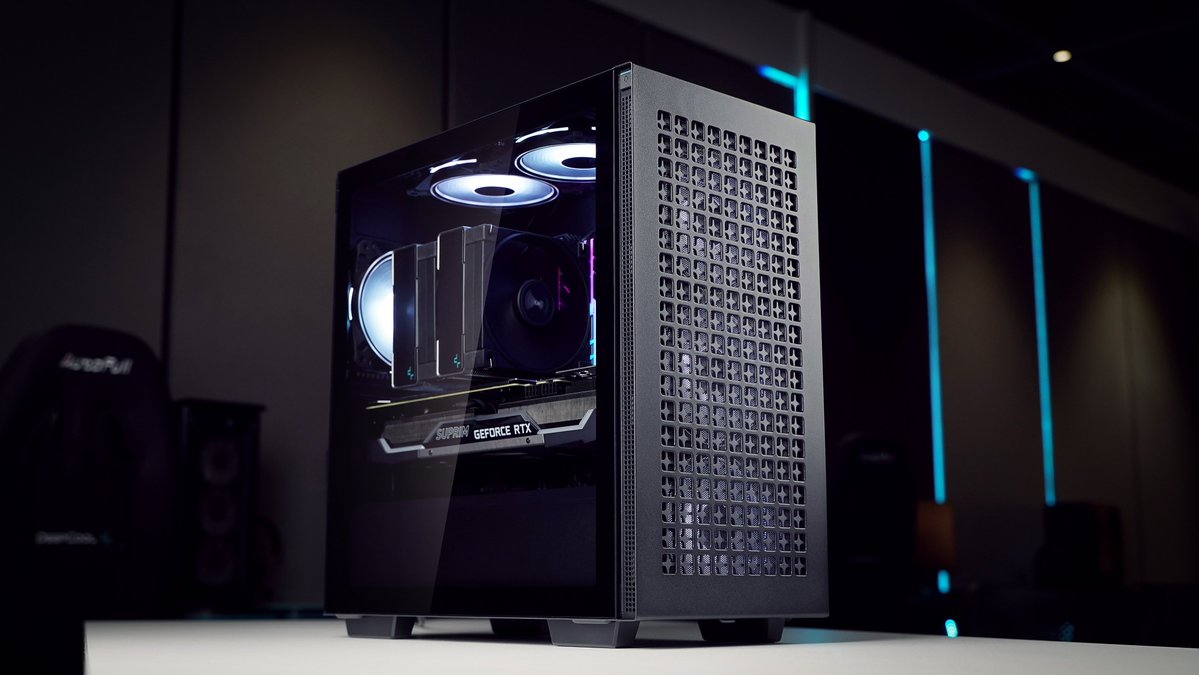 DeepCool_JAPAN's tweet photo. 【今日のおススメ】
高エアフロー設計のMicroATXケース「CH370 」です。
最大8基のファンや最大360mmラジエーター搭載可能
です。優れた冷却と高い拡張性を実現しています✨
詳細はこちら:
https://t.co/8Idb7SBabD
#DeepCool #CH370 #ASSASSINIV #gamingpc #cpucooler #自作PC #pccase https://t.co/vhaXtLZmRp