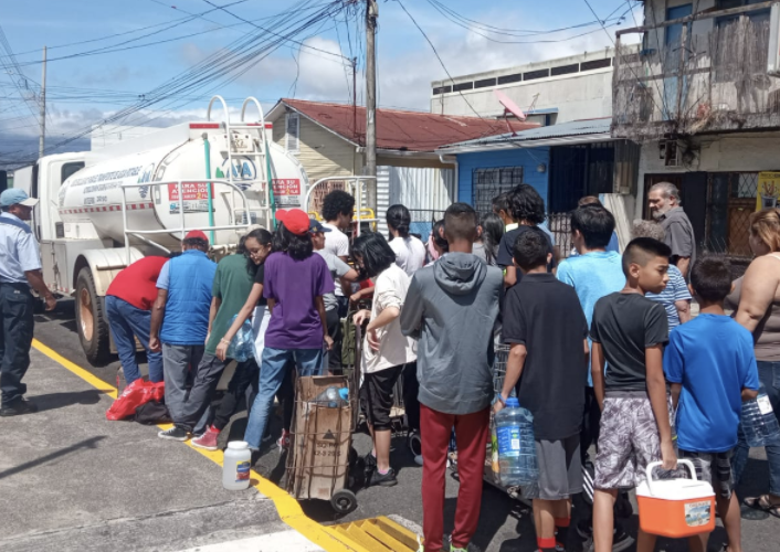 ¿Cuántas veces los fachos ticos hablan de gente haciendo fila en Cuba y de Venezuela, porque el socialismo "destruye" todo pero el capitalismo es la salvación? 

Costa Rica 2024 100% capitalista.