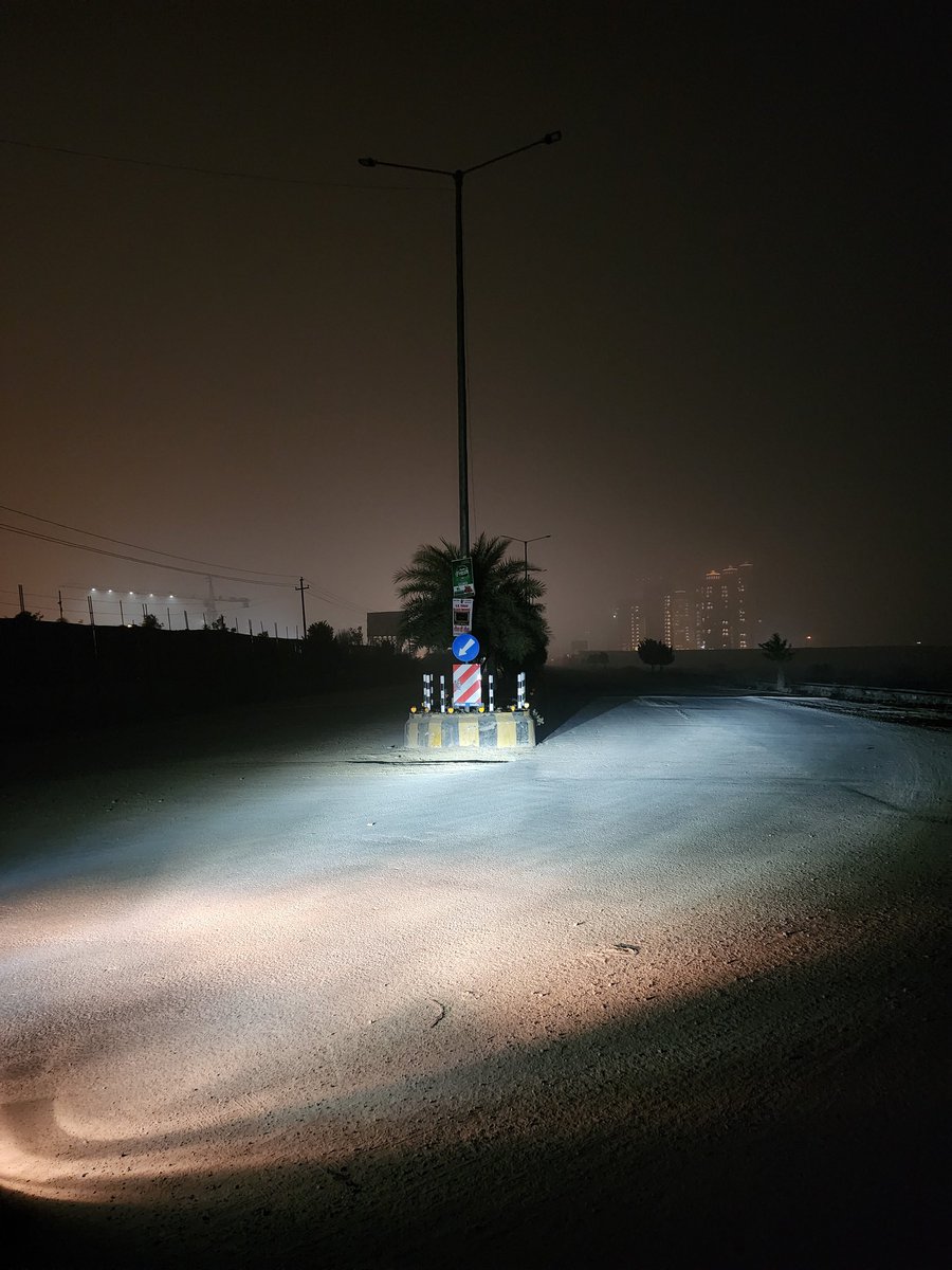 suchitmk's tweet photo. @noida_authority @CMOfficeUP @myogiadityanath people are living in New projects of Sector 150 but the infra is not of a sport city. No street lights in this fog time. A very basic neccesity. Pls look into this. https://t.co/QhLbUQjVun