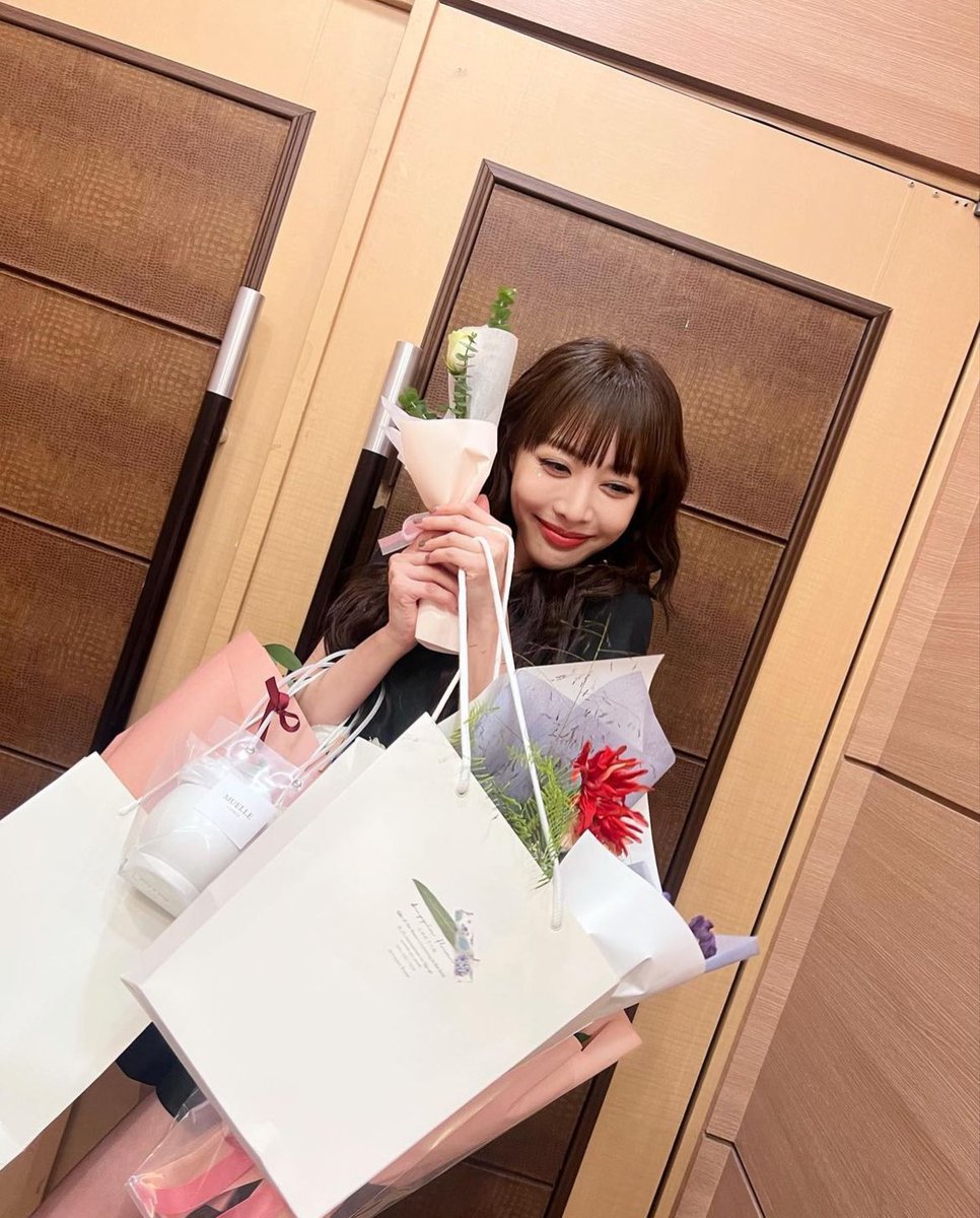 popteenmgz's tweet image. 𝚌on muchísimos rega𝐥itos para nuestro pimpollo, he sido enviada para 𝕔elebrar a « #𝕠ü𝐫𓊆偶然𓊇 ♡ y aunque el 𝚟iaje has𝕥a el 𝚖ismísimo #𝕤än𝚛i𖦹᭄ü𝐧𝐢𝚟er𝕤e 🪐 ੭ es algo 𝕝argo les confieso que i'm 𝕟eomu happy de acompañarlo.

𝟶𝟘’𝑠 ⊹ 𝚙rē𝕥𝕥y 🩰 𝒑ri𝕟cėss !