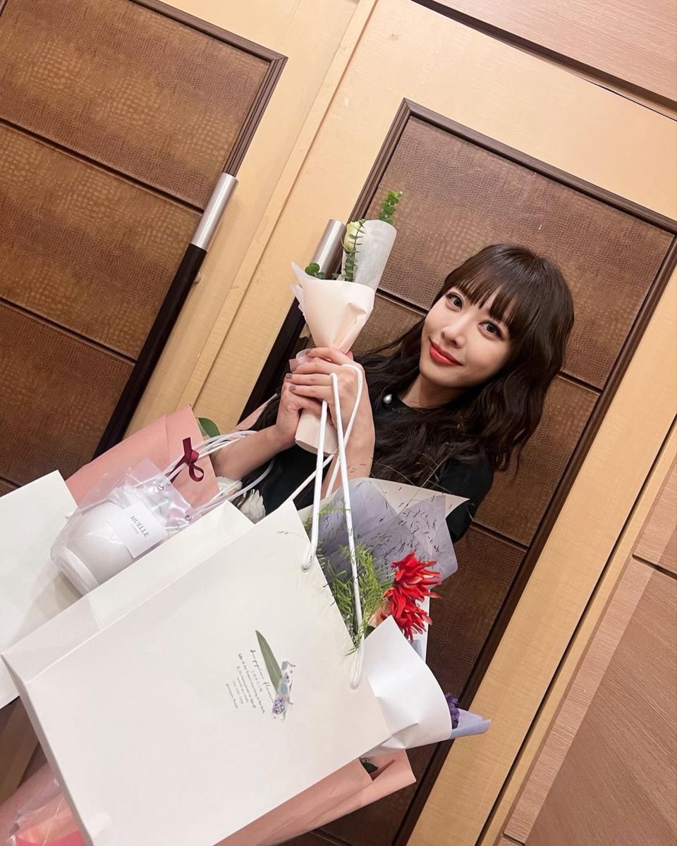 popteenmgz's tweet image. 𝚌on muchísimos rega𝐥itos para nuestro pimpollo, he sido enviada para 𝕔elebrar a « #𝕠ü𝐫𓊆偶然𓊇 ♡ y aunque el 𝚟iaje has𝕥a el 𝚖ismísimo #𝕤än𝚛i𖦹᭄ü𝐧𝐢𝚟er𝕤e 🪐 ੭ es algo 𝕝argo les confieso que i'm 𝕟eomu happy de acompañarlo.

𝟶𝟘’𝑠 ⊹ 𝚙rē𝕥𝕥y 🩰 𝒑ri𝕟cėss !