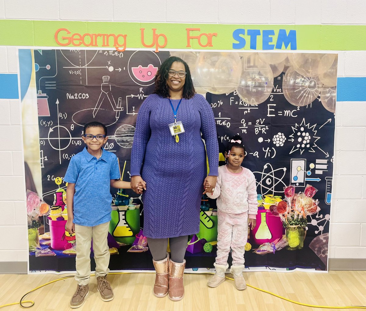 APSHumphriesES's tweet photo. โจWhat a success our #STEM Night was!! Bravo, Mrs. Lanier ๐๐พ๐๐พ๐๐พ
Prepare to be flooded with some awesome shots from a successful evening๐ฉ๐พโ๐ฌ๐ฌ #theHUMPHRIESway #roadrunnerready https://t.co/ozzIZ8WBgX