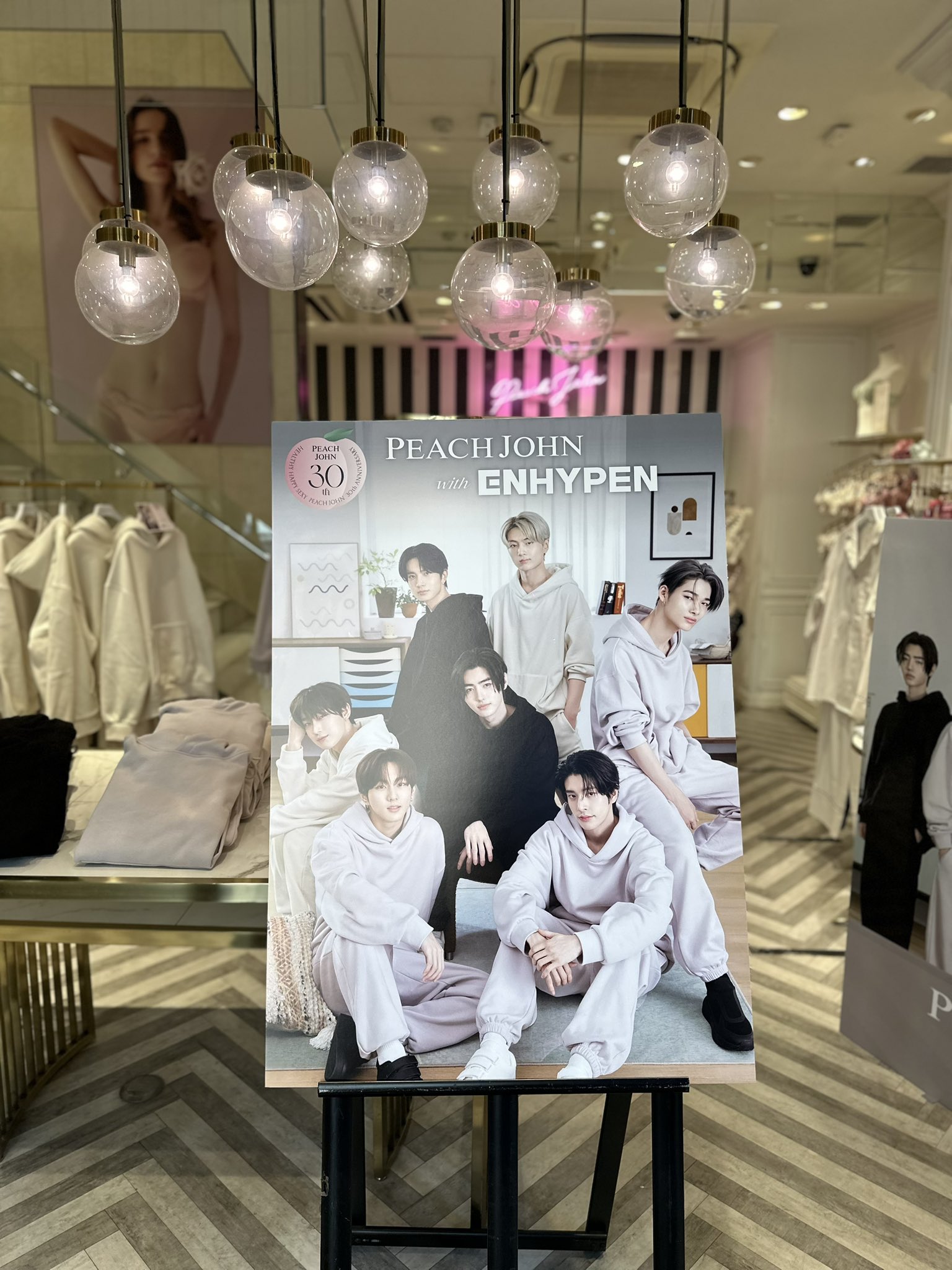 ENHYPEN - 新品未使用　ENHYPEN ピーチジョン　特典ポストカード&amp;ルームウェア　白 株式会社ピーチ・ジョン PEACH JOHN with ENHYPEN 2024冬の新作