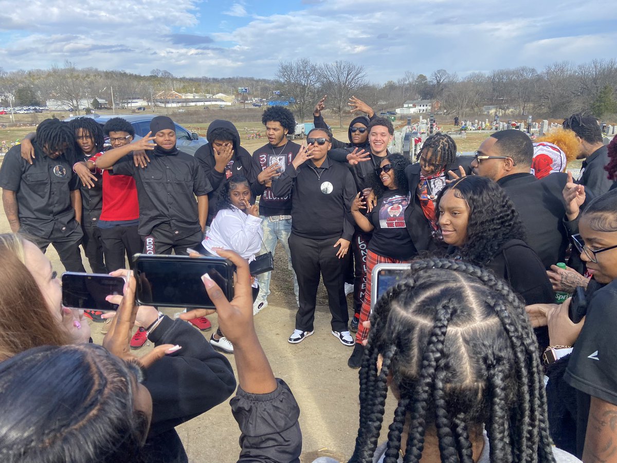 notkaybae's tweet image. damn you really made ds real today. we love you fatgirl😂🩷. #forevermybrother
