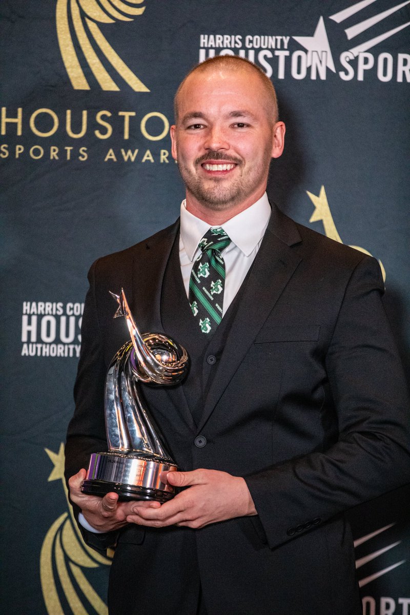 BREAKING: @HumbleISD_KPHS teacher and coach Eric Coovert (@CoovertEric) has won the 2024 Houston Sports Awards Inspiration Award.

#ShineALight #SendItOn (@HOUSportsAwards @HCHSA @DTGotera)