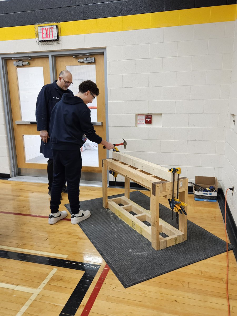 Tech day today at
@SJDBrebeufCHS for our elementary Ss. There was plenty of hands on learning taking place!! 👏🏻🔨🪚💈
#taketech
@YCDSB @CAD_ycdsb
@PathwaysYCDSB
@gencarelliycdsb