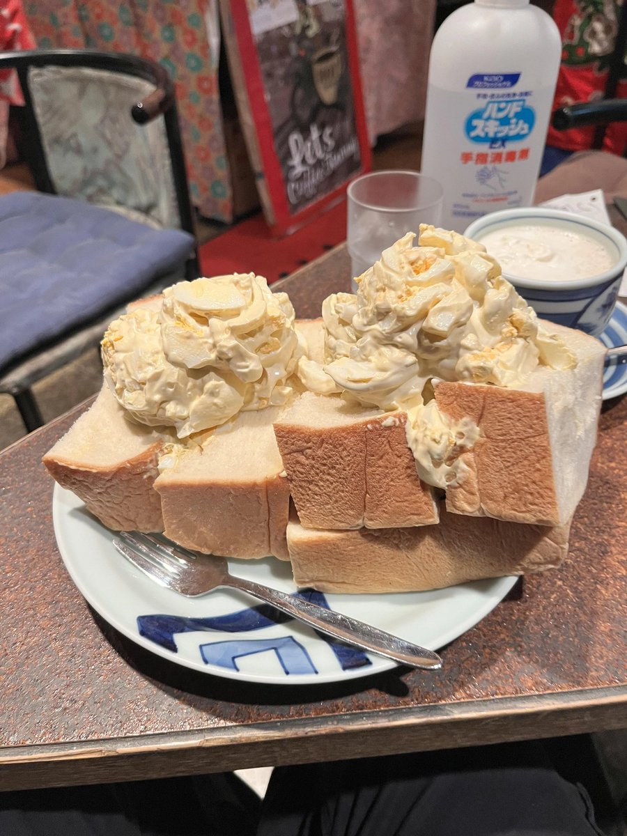 🥪🥚 Look at this sandwich masterpiece! The best egg salad sandwiches in the world are in Japan. The ones at Lawsons are super delicious.

#eggsalad #sandwichlover #lunchideas #Japan #foodie #Japanesefood #japanesecusine #lawson #combini #tokyo